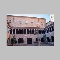 Bologna, San Stefano, photo FWanderingTrad, Wikipedia.jpg